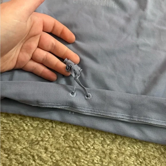 Gymshark Cropped Workout Tank With Adjustable Drawstring Hem - Picture 4 of 5